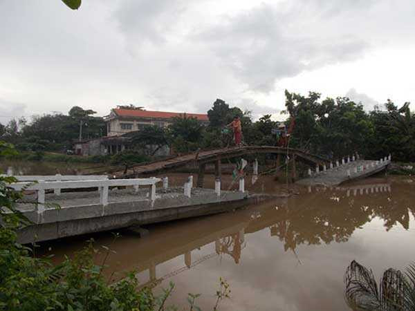 Vĩnh Long: Cầu sập trước ngày khánh thành
