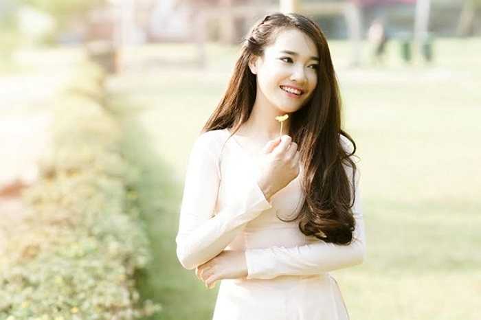 Nhã Phương được báo Hàn giới thiệu là diễn viên trẻ sáng giá của Việt Nam đã đến Hàn Quốc để quay phim. 