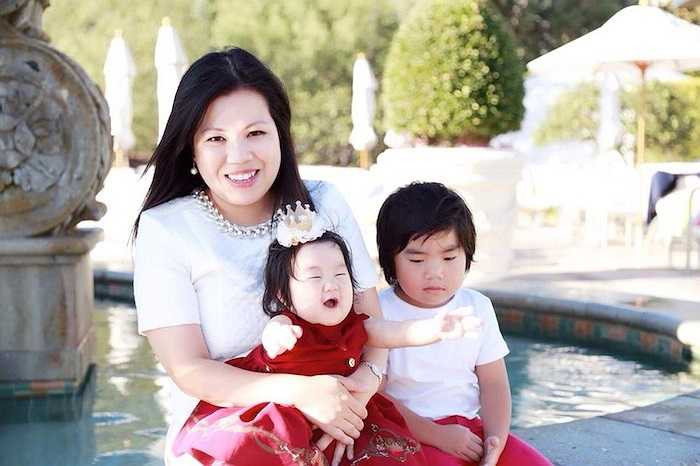 Sau khi kết hôn với một doanh nhân, vợ chồng Trương Minh Cường đã sinh được cậu con trai Louis 4 tuổi và cô con gái vừa chào đời nay đã hơn 8 tháng tuổi.