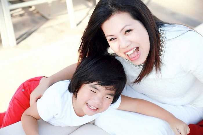 Trương Minh Cường chia sẻ, bản thân anh tự thấy con gái giống bố nhiều hơn mẹ, còn về đặc điểm trông Mona giống người Nhật thì ngay bản thân anh cũng bất ngờ. Tuy nhiên, nam diễn viên cũng đã tự đưa ra một số lời giải thích mang tính chất rất huyền bí.