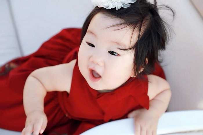 Trong một dịp, vợ Trương Minh Cường có đi thỉnh một tượng Phật bà quan âm về nhà để thờ. Trong suốt thời gian sau đó, vợ anh cứ ngắm cặp mắt tượng Phật hằng ngày.