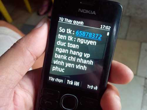 Người đàn ông tự xưng là Nguyễn Đức Toàn có nhắn tin số tài khoản đến người nhà em T. để bắt chuyển tiền qua tài khoản, nếu không có thể chuyển tiền trực tiếp cho người tên Quỳnh. Ảnh Xuân Trung