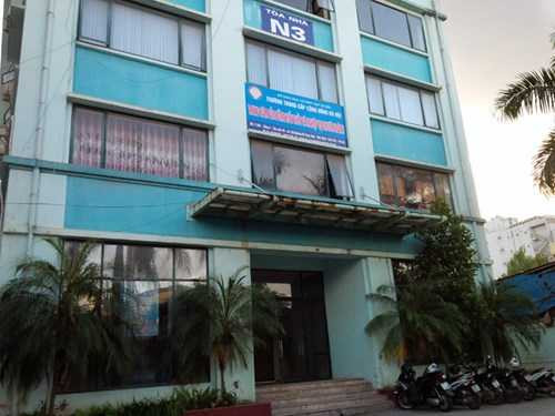 Trụ sở giả danh phòng tuyển sinh mà các đối tượng lừa đảo đang hoạt động, nằm tại P103 toàn nhà này (Số 109 Hồ Tùng Mậu). Ảnh Xuân Trung