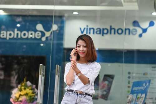  'Săn' sim tứ quý và Galaxy S5 miễn phí cùng hotgirl