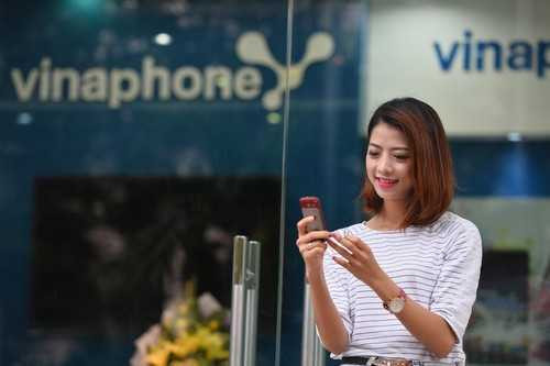  'Săn' sim tứ quý và Galaxy S5 miễn phí cùng hotgirl