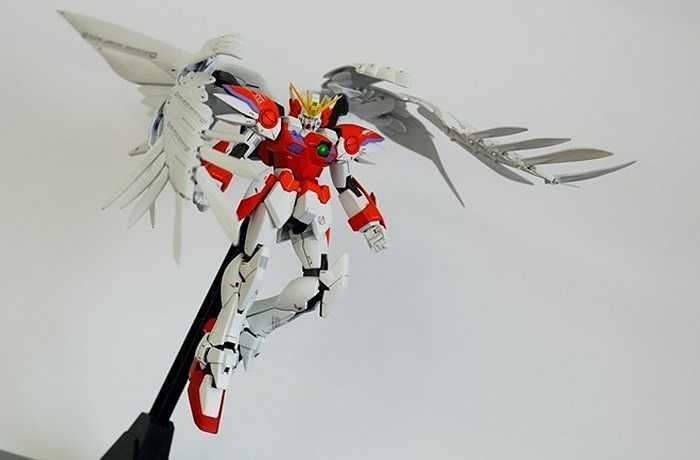 Con Gundam Wing Zero Custom dũng mãnh cũng có giá tương tự.