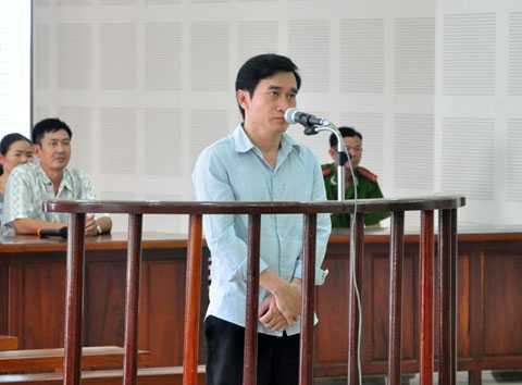 Lừa đảo, cầm đồ, thuê xe, cầm cố, tiêu xài, lãnh án, tòa án, Đà Nẵng