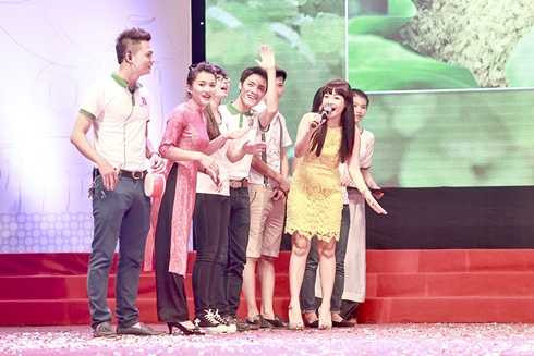 Lê Vũ Bình nhảy sôi động khiến hơn 1.000 khán giả 'nóng'