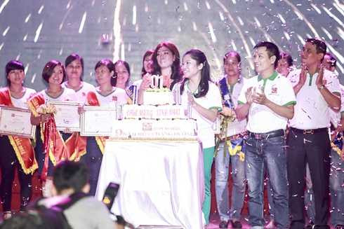 Lê Vũ Bình nhảy sôi động khiến hơn 1.000 khán giả 'nóng'