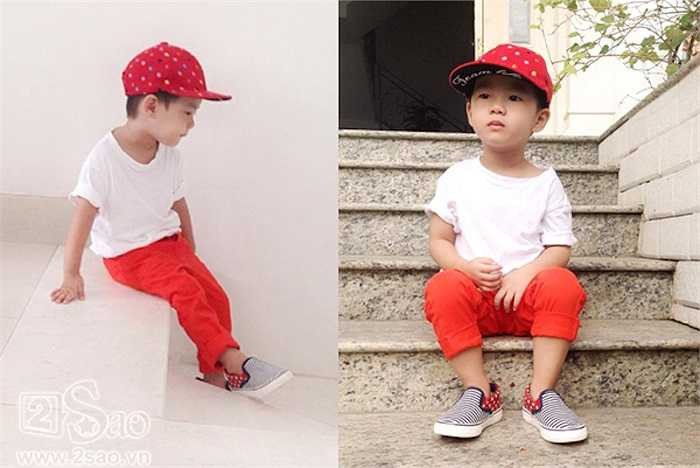 Cách mix đồ và phối màu trang phục của bố mẹ cho bé Ken cũng là một điểm cộng hoàn hảo để hot boy nhà Đăng Khôi chinh phục các fan của bố.