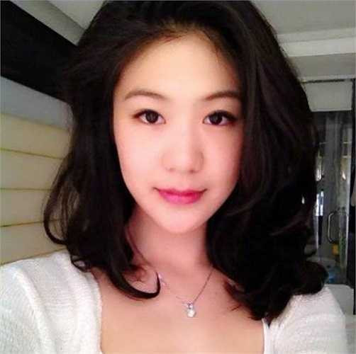 Khóa đào tạo có 32 người nhưng chỉ có 4 thành viên nữ, có người đã bỏ cuộc vì huấn luyện quá khắc nghiệt, cô cũng có ý định bỏ cuộc nhưng rồi đã nỗ lực hết sức mình để có thể theo đuổi được ước mơ của mình.