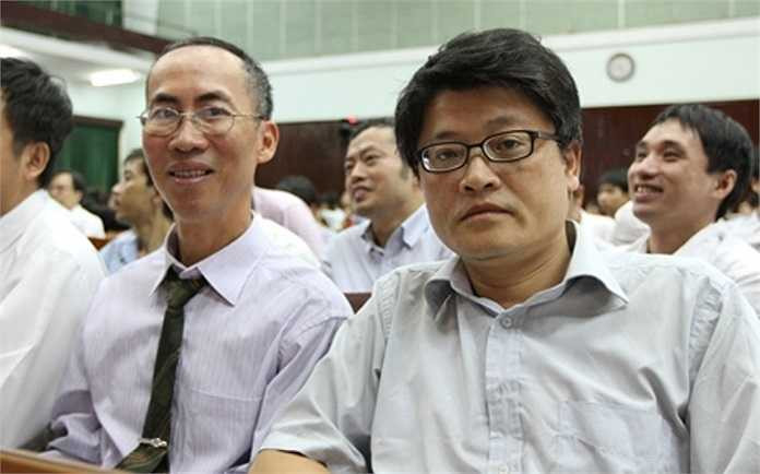 Lê Bá Khánh Trình (trái) và TS Trần Minh (giải Nhì IMO năm 1982 tại Hungary)