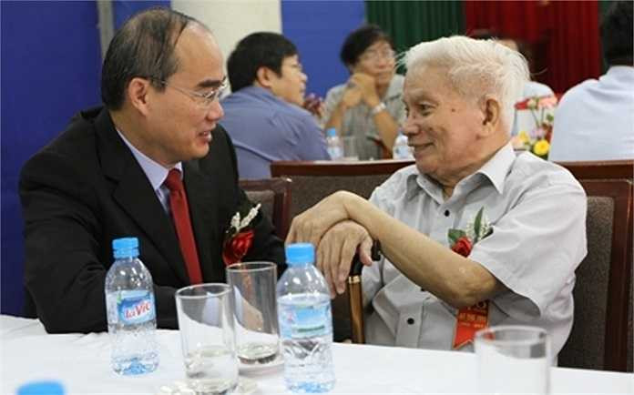 Qua các lần tham dự IMO, đã có 3 bài toán do Việt Nam đề nghị được chọn làm một trong các bài toán thi IMO, đó là năm 1977 (đề toán của GS Phan Đức Chính), năm 1982 (đề toán của GS Văn Như Cương) và năm 1987 (đề toán của TS Nguyễn Minh Đức, huy chương bạc toán quốc tế 1975). Những năm gần đây, vì nhiều lý do, Việt Nam không gửi đề đề nghị.