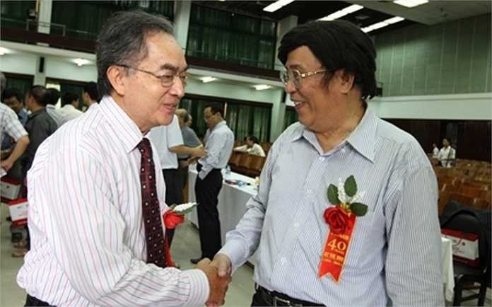 Tính đến năm 2014, sau 38 lần tham dự IMO, nếu tính về thứ hạng, đoàn Việt Nam đạt thành tích tốt nhất tại IMO 1999 và 2007 (đều đứng thứ 3 toàn đoàn với 3 huy chương vàng, 3 huy chương bạc). Thành tích cao nhất xét trên số huy chương là IMO 2004 với 4 huy chương vàng và 2 huy chương bạc. Các năm 1976, 1990 và 2011 được coi là những năm có thành tính thấp nhất trong lịch sử 38 lần tham dự IMO của Việt Nam