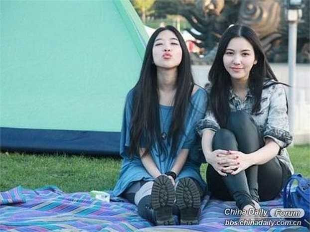 2 chị em xinh đẹp đến từ Học Viện Kịch Hý Trung Ương Bắc Kinh.