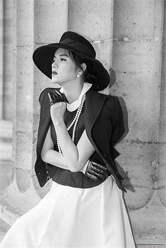 Lý Nhã Kỳ đượm buồn trong một shoot hình.