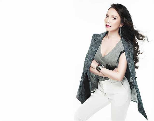 Bà mẹ một con Hiền Thục khác lạ trong bộ ảnh mới.