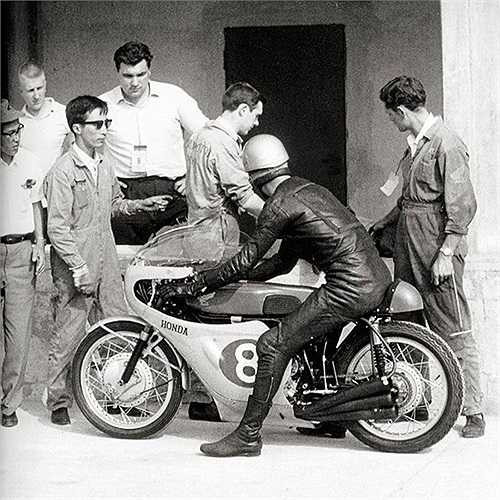 Sự chăm chỉ, tính ham học và sáng tạo đã mang lại thành công cho chàng trai trẻ, khi ông chủ của Art Shokai là Yuzo Sakakibara để ý đến anh thợ học việc này. Khi Soichiro Honda mở và điều hành tại một chi nhánh của Art Shokai ở Hamamatsu, ông mới chưa tròn 20 tuổi.