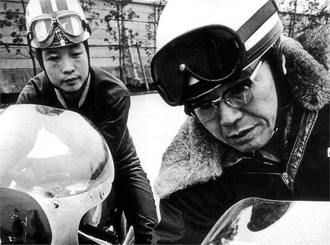 Sự nghiệp của Soichiro Honda tưởng như sẽ bị đình lại khi ông được gọi nhập ngũ. Tuy nhiên, các kết quả khám bệnh cho thấy ông bị mù màu. Vì thế, Soichiro Honda không gia nhập quân đội mà tiếp tục mở rộng công việc kinh doanh của gia đình, tham gia vào một giải đua Tamagawa Speedway. Trong lần đua đầu tiên, chiếc xe mất lái khi qua một góc cua, và ông cùng với em trai và một kỹ sư bị hất văng ra ngoài. Hai người trong xe bị gãy xương sống, riêng Soichiro Honda không gặp vấn đề nghiêm trọng, và 3