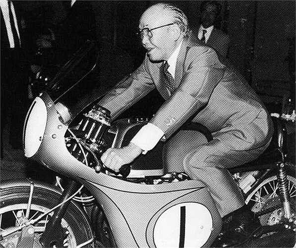Ban đầu, việc kinh doanh của Soichiro Honda không suôn sẻ, khi hợp đồng cung cấp động cơ cho Toyota gặp nhiều vướng mắc, trong 50 sản phẩm gửi đi kiểm tra chỉ có 3 chiếc đáp ứng được yêu cầu kỹ thuật. Honda mất thêm 2 năm để đi học kinh nghiệm tại trường đại học và các công ty thép hàng đầu Nhật Bản, trước khi quay trở lại và biến Tokai Seiki trở thành nhà cung cấp linh kiện hàng đầu cho Toyota và hãng máy bay Nakajima. Khi đó, công ty ông có tới 2.000 nhân viên.