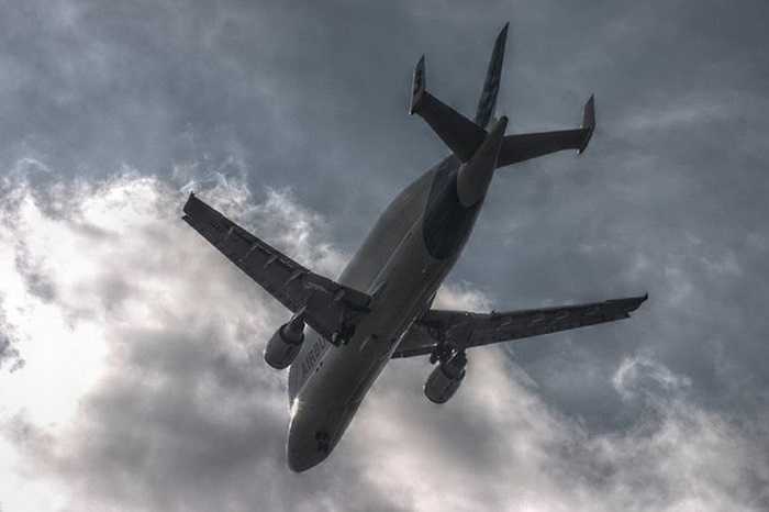 Dùng cho mục đích vận tải đặc biệt, nên cánh đuôi và cánh tà cũng như động cơ của Beluga rất đặc biệt so với máy bay thông thường.