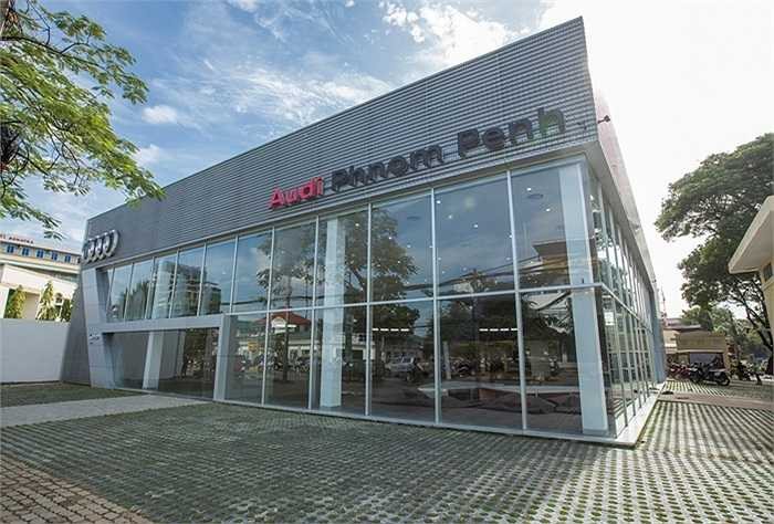 Audi Terminal này được xây dựng theo tiêu chuẩn thiết kế mới nhất với tổng diện tích 2.200 m2 bao gồm khu vực trưng bày xe, kho phụ tùng và nhà xưởng cùng với đội ngũ nhân viên được đào tạo kỹ càng từ Audi AG.