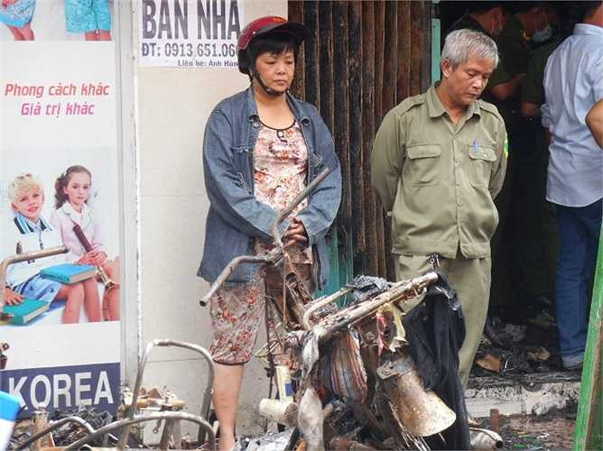 Chị Trần Thị Châu Lan (SN 1964) may mắn thoát chết do ngủ nơi khác. Ảnh: Phan Cường