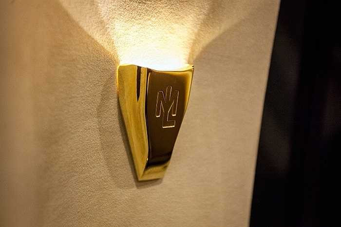 Chính vì thế, qua tay hãng độ Lexani, chiếc xe có mức giá lên đến 320.000 USD (tương đương 6,5 tỷ đồng). 