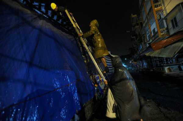 Toàn cảnh bão số 3 quần thảo đất liền với sức gió khủng khiếp