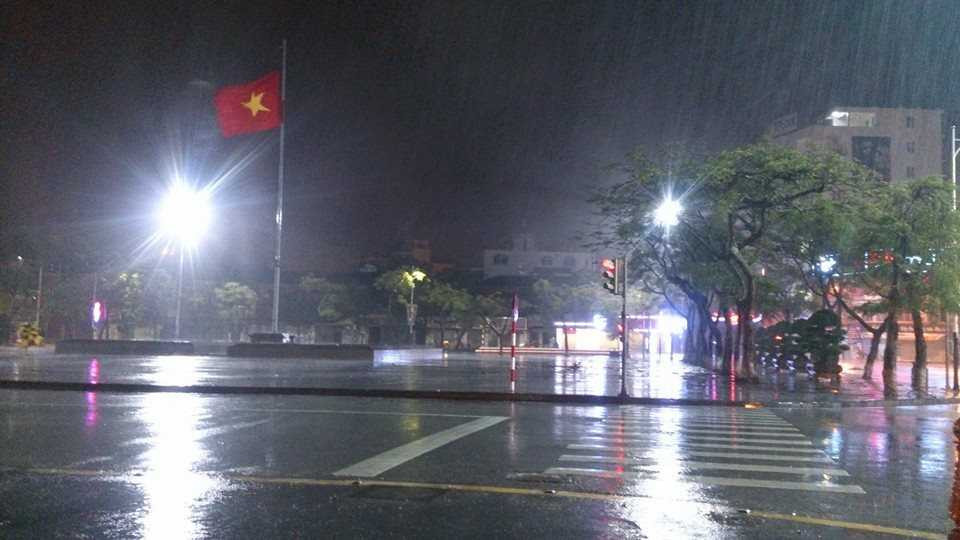 Toàn cảnh bão số 3 quần thảo đất liền với sức gió khủng khiếp