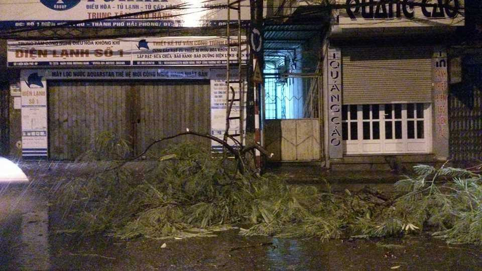 Toàn cảnh bão số 3 quần thảo đất liền với sức gió khủng khiếp