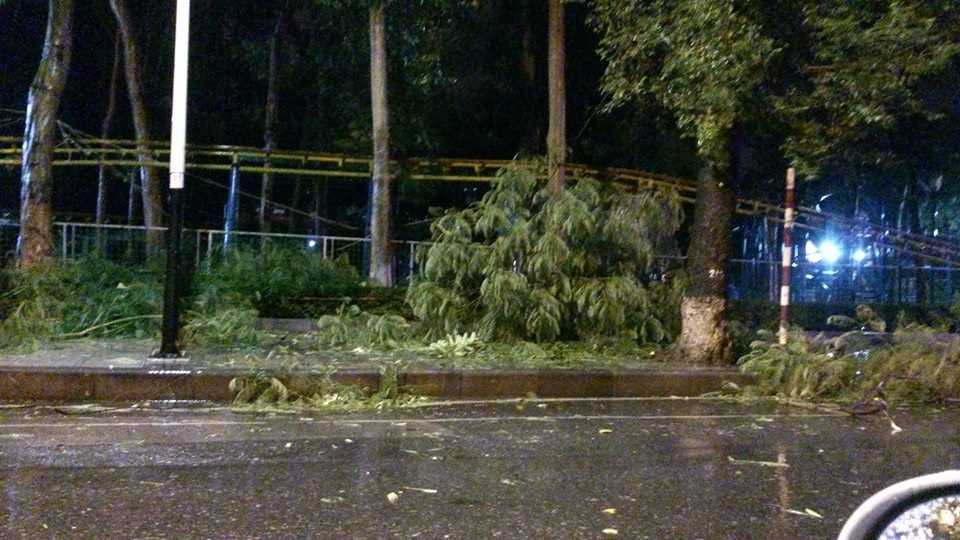 Toàn cảnh bão số 3 quần thảo đất liền với sức gió khủng khiếp