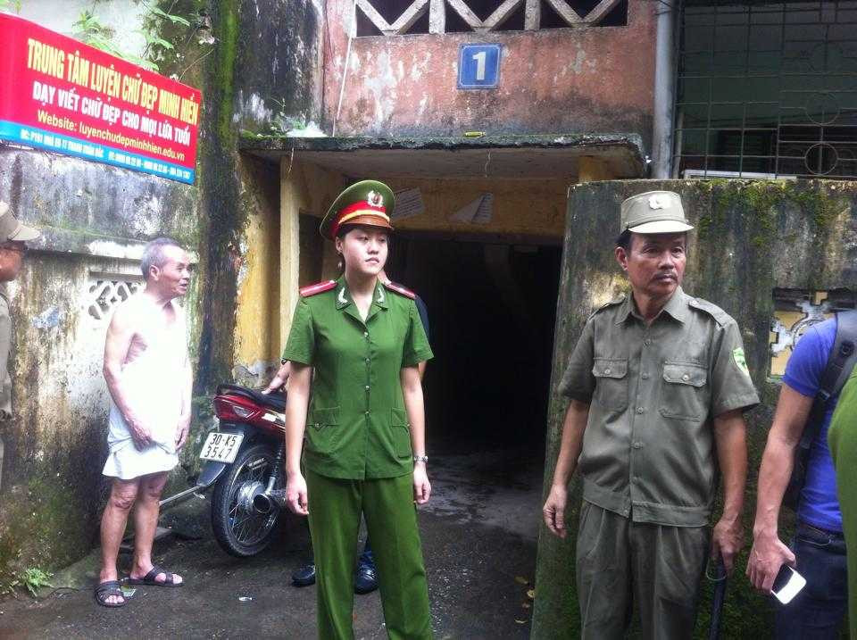 Trực tiếp: Giải cứu 3 con tin bị cướp khống chế ở Hà Nội