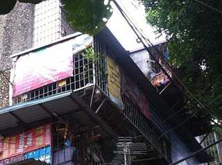 Trực tiếp: Giải cứu 3 con tin bị cướp khống chế ở Hà Nội