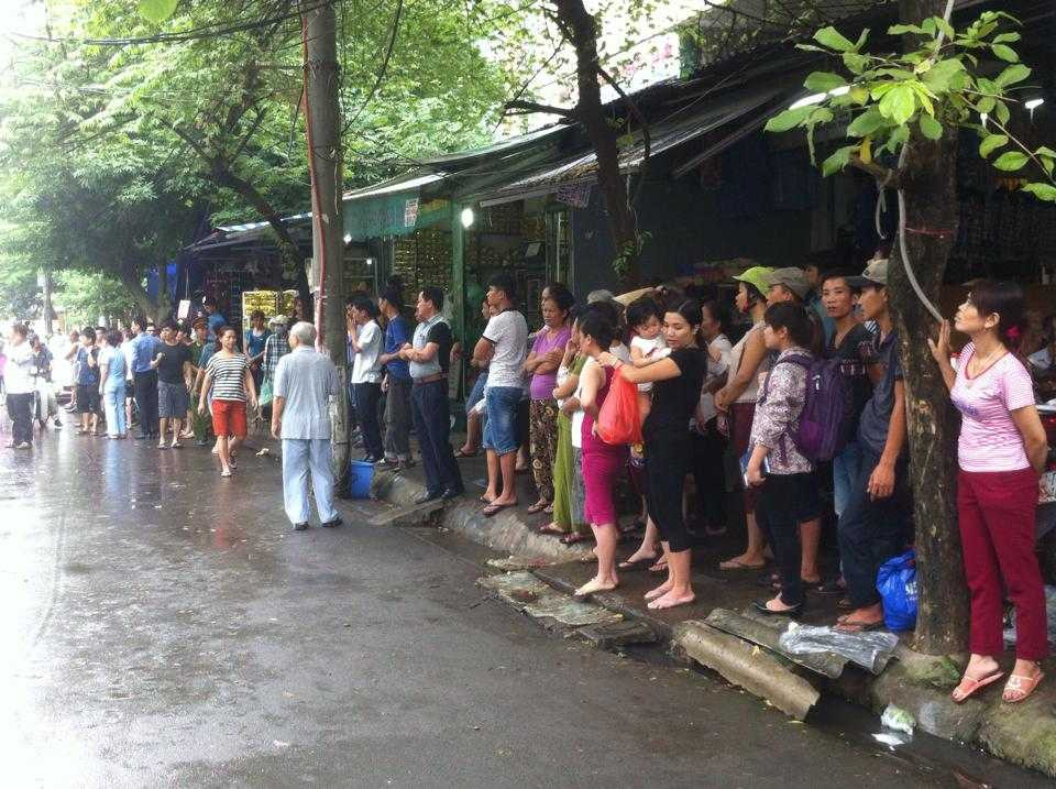 Trực tiếp: Giải cứu 3 con tin bị cướp khống chế ở Hà Nội