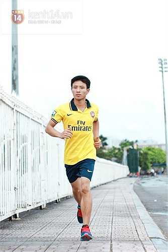 Sinh ra và học tập tại Hải Dương, nhờ có chuyến du đấu của đội tuyển Arsenal đến Việt Nam mà cuộc sống của chàng trai này bỗng chốc thay đổi hoàn toàn.