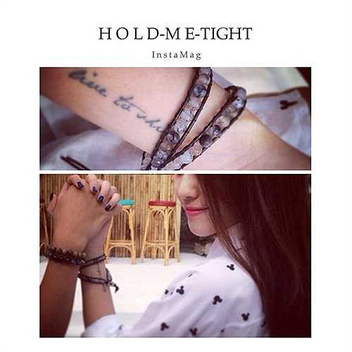 Chưa đầy 1 tháng sau khi tuyên bố FA, Emily đã ẩn ý tiết lộ người yêu mới qua những món đồ đôi, tay đan tay tình cảm.