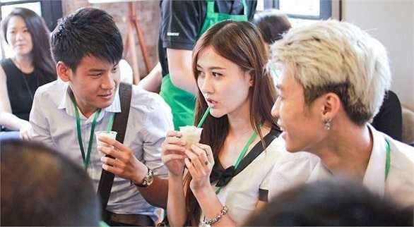 Hà Lade lánh mặt Ứng Duy Kiên trong sự kiện diễn ra hồi tháng 7. Trên Facebook, cả hai đều ám chỉ về sự chấm dứt của một mối quan hệ nào đó