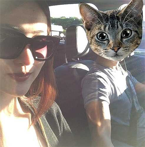 Vấn đề này càng khiến nhiều người tin khi mới đây cô chia sẻ hình ảnh thân thiết bên một chàng trai mới.