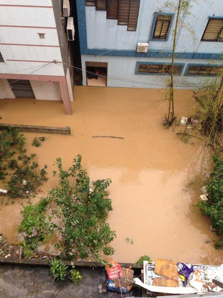 Nước sông dâng cao, người Lạng Sơn hối hả chạy lũ