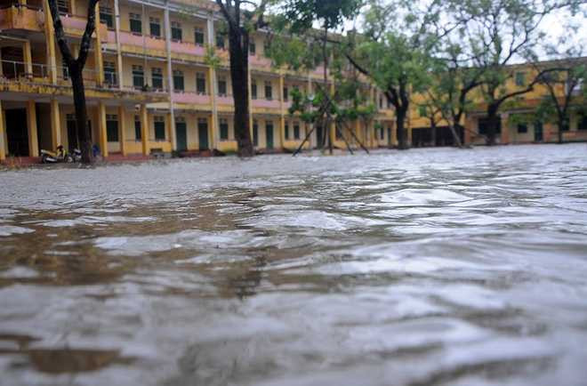 Nước sông dâng cao, người Lạng Sơn hối hả chạy lũ