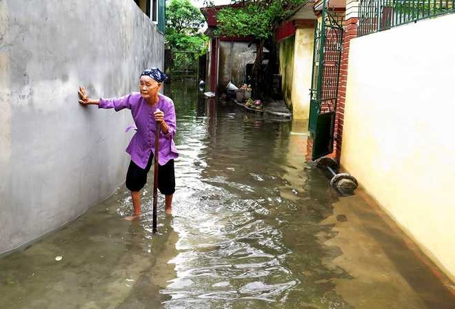 Nước sông dâng cao, người Lạng Sơn hối hả chạy lũ