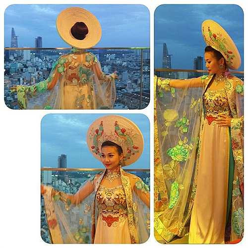 Thanh Hằng diện thiết kế áo dài cầu kỳ.