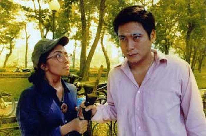 Vũ Vũ là một sinh viên tỉnh lẻ mới ra trường, còn Lâm là anh chàng điển trai, sinh ra trong một gia đình khá giả. Chuyện tình yêu của họ bắt đầu bằng sự đối đầu, coi nhau là khắc tinh khi liên tục tranh luận, cãi vã. Thế nhưng, chính từ những sự khác biệt đó, cả hai bị 'hút vào nhau' để rồi nhận ra đã cảm mến đối phương lúc nào không hay.