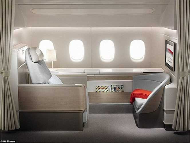 Air France đã được trao 4 ngôi sao cho chỗ ngồi trên khoang VIP của họ. Thế nhưng họ chỉ được 3 sao khi đánh giá về thực phẩm và rượu vang phục vụ khách.