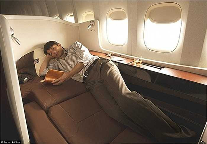 Hãng hàng không Japan Airlines (JAL) của Nhật Bản phục vụ món trứng cá muối cho khách hàng khoang hạng nhất.