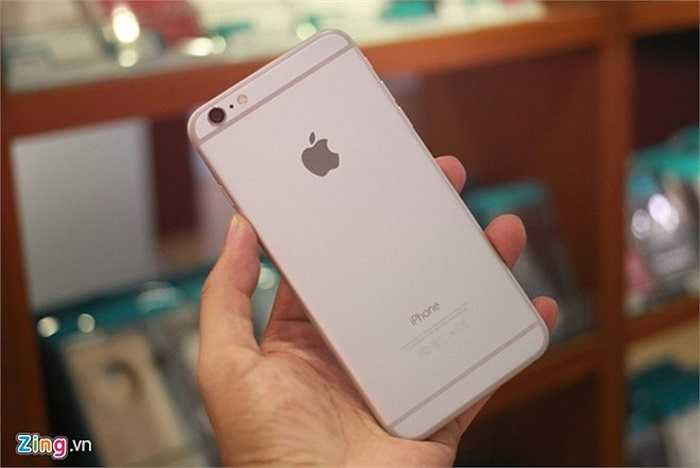 Đây sẽ là lần đầu tiên Apple mang đến cho người dùng một chiếc iPhone màn hình thực sự lớn. iPhone 6 Plus sẽ mang đến những trải nghiệm mới mẻ. Máy dùng giao diện khá giống với iPad, có chế độ sử dụng bằng một tay.