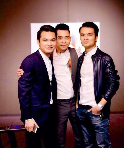 Kevin Tuấn Hùng thân thiết với Khắc Việt trong show diễn tại Châu Âu.