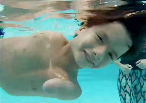 Nghị lực phi thường của cậu bé 5 tuổi không tay chân