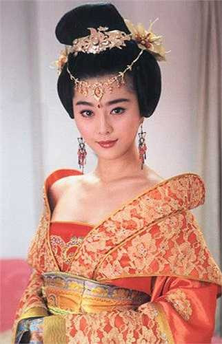 Phạm Băng Băng có khá nhiều duyên nợ với vai diễn Dương Quý Phi. Trước khi đóng phim điện ảnh Dương Quý Phi trong năm 2013, cô đã từng đảm nhận nhân vật này trong bộ phim truyền hình Đại Đường phù dung viên vào năm 2004.